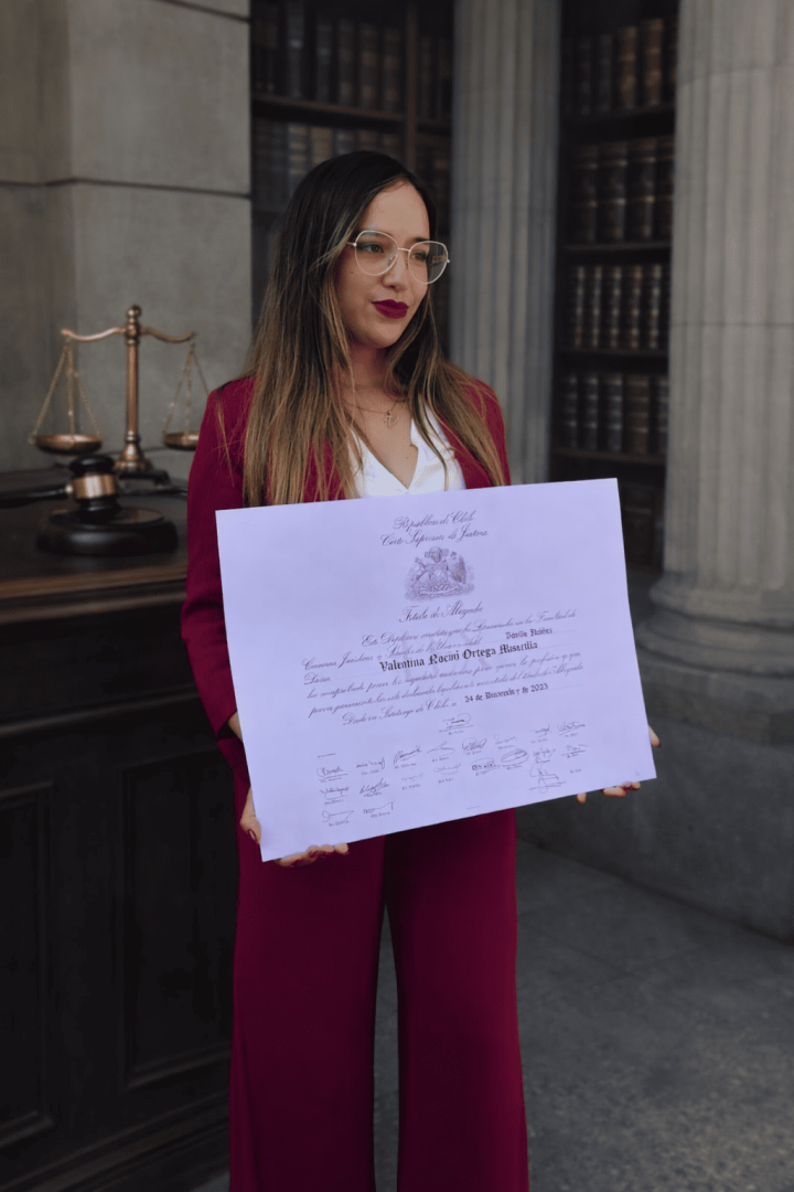 VALENTINA ORTEGA ABOGADA FONDO